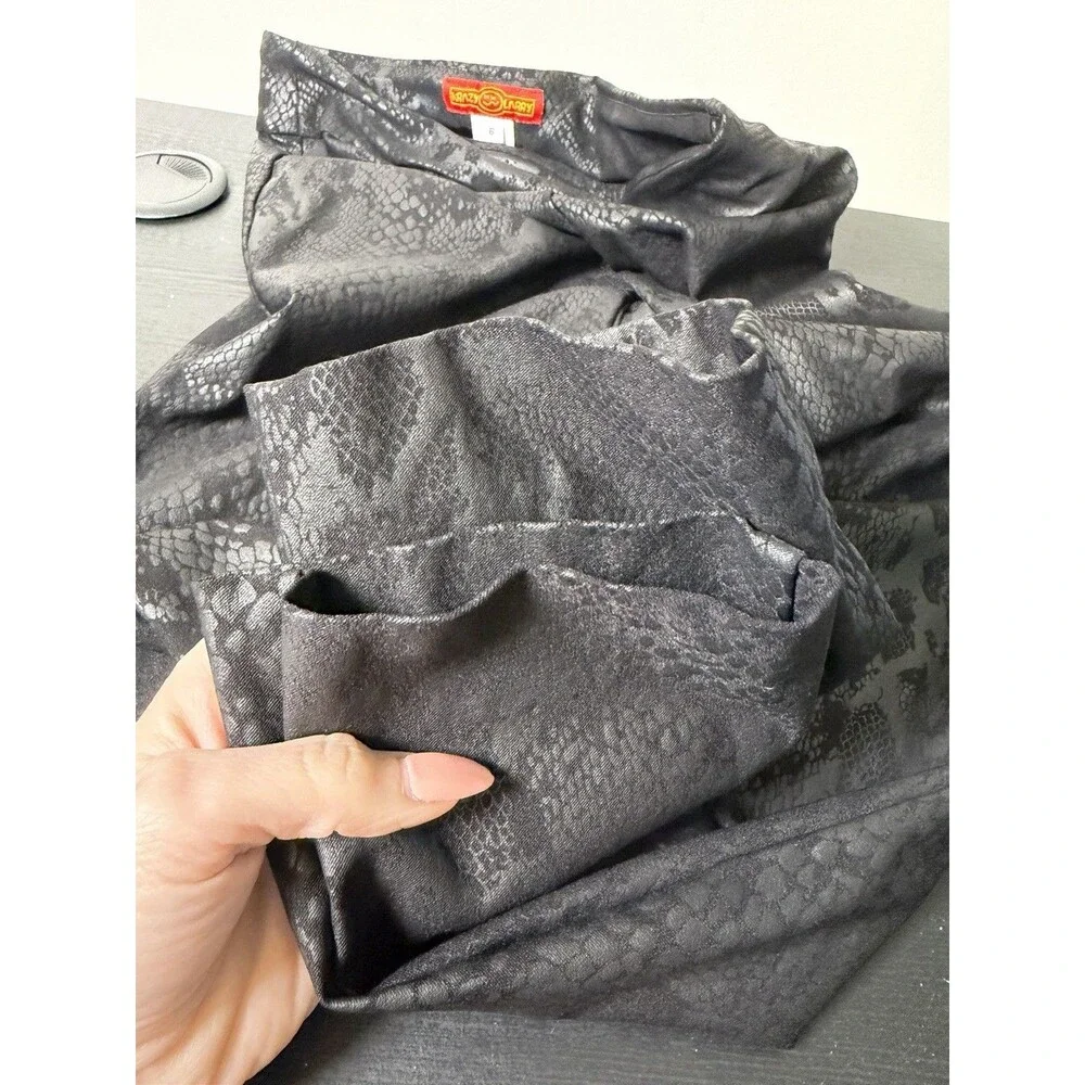 Krazy Larry Pants Women's Size 6 Black Tonal Python Print Pull On Stretch